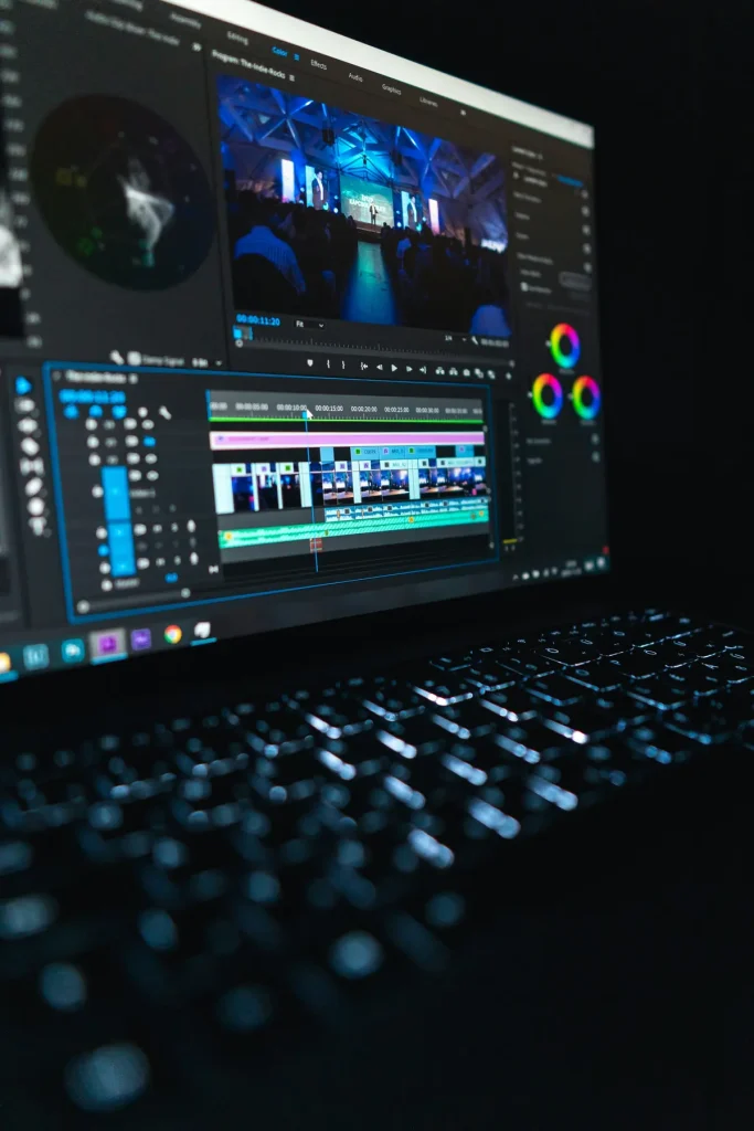 Montaż filmu na laptopie